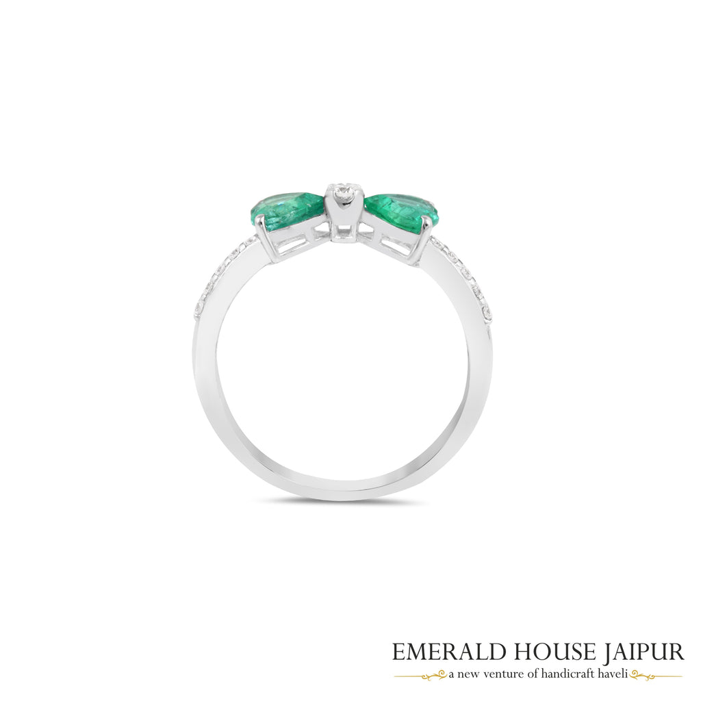 Heart-Shaped Emerald & Round Brilliant-Cut Diamond Toi et Moi Ring in 18K White Gold