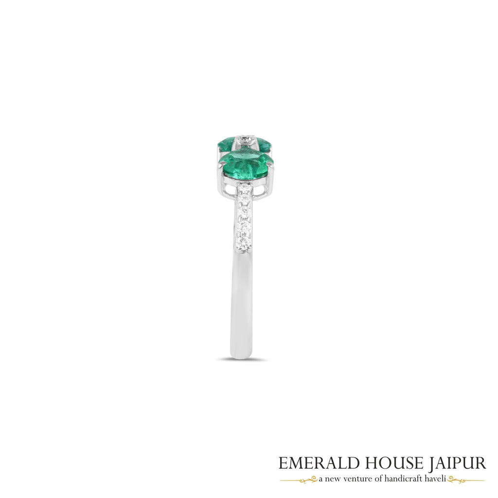 Heart-Shaped Emerald & Round Brilliant-Cut Diamond Toi et Moi Ring in 18K White Gold